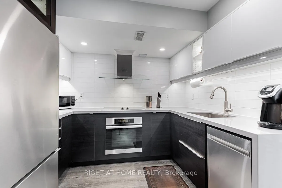Photo 6 of 213 Kayla Crescent, Vaughan, Maple — HOMEH