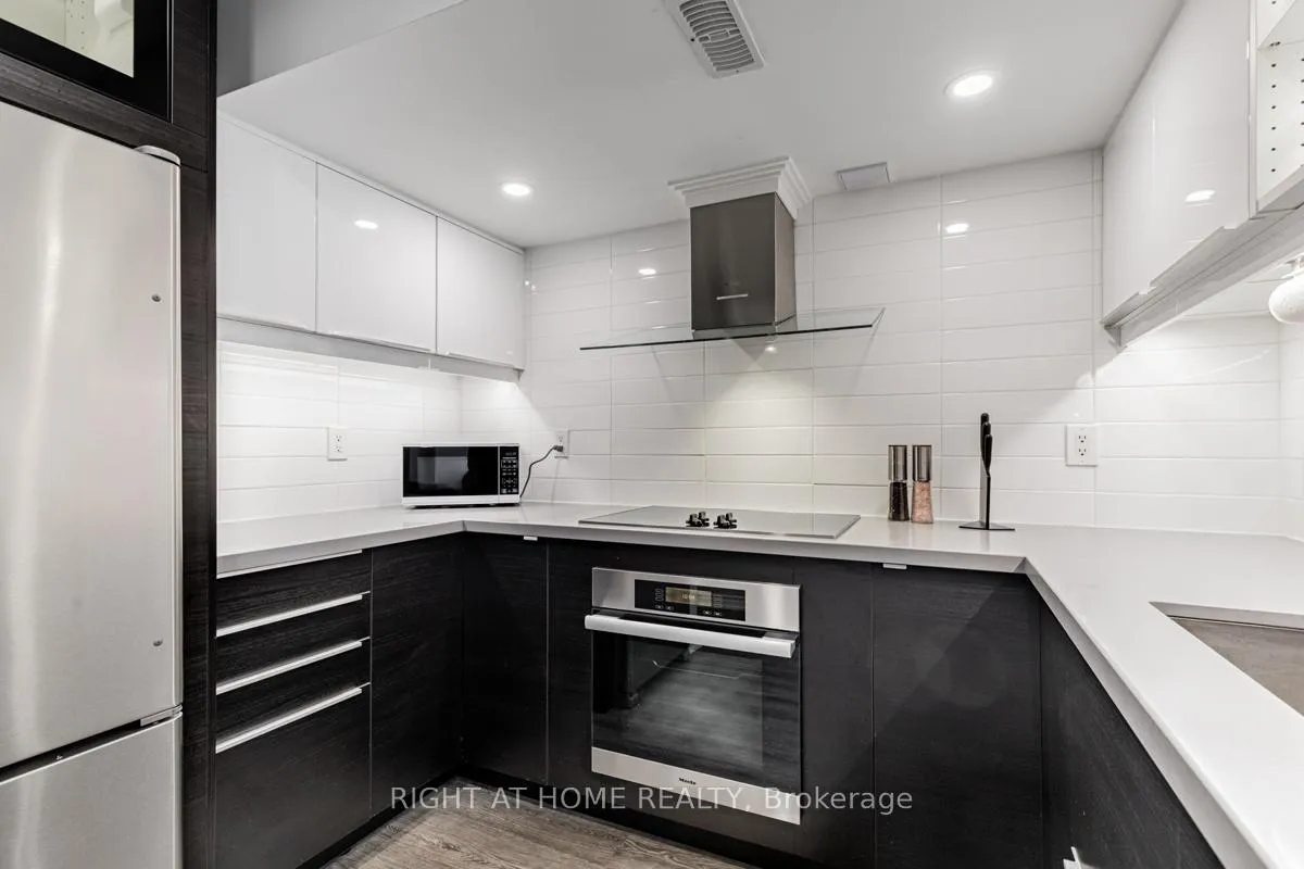 Photo 7 of 213 Kayla Crescent, Vaughan, Maple — HOMEH