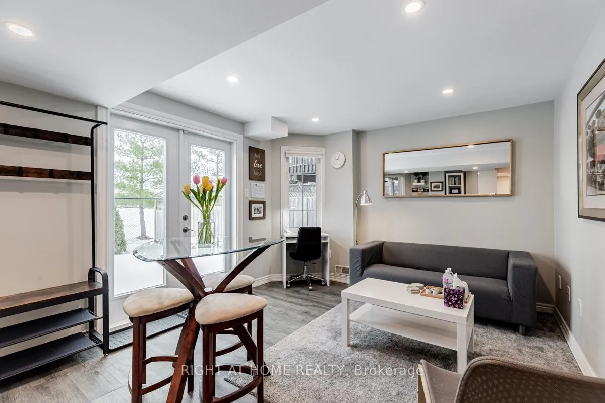 Photo 10 of 213 Kayla Crescent, Vaughan, Maple — HOMEH