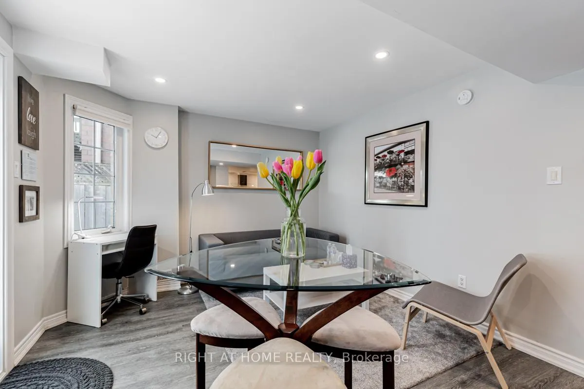 Photo 11 of 213 Kayla Crescent, Vaughan, Maple — HOMEH