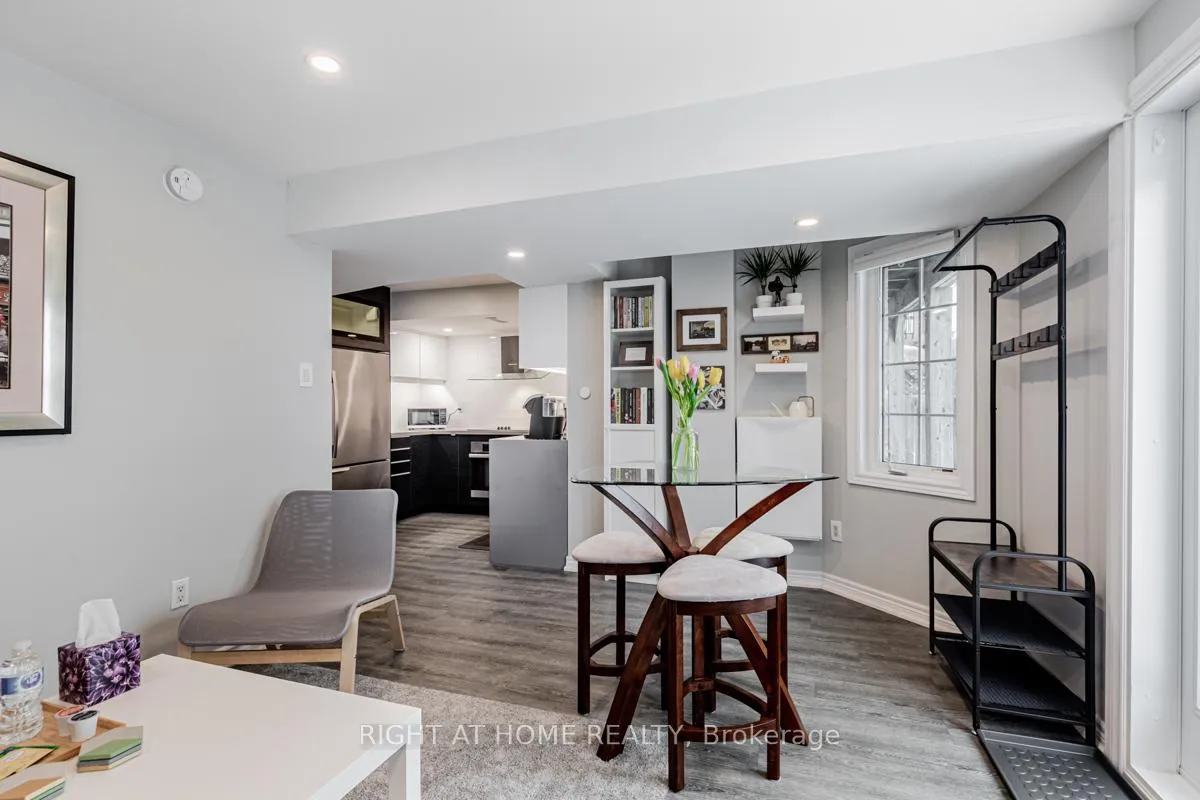 Photo 12 of 213 Kayla Crescent, Vaughan, Maple — HOMEH