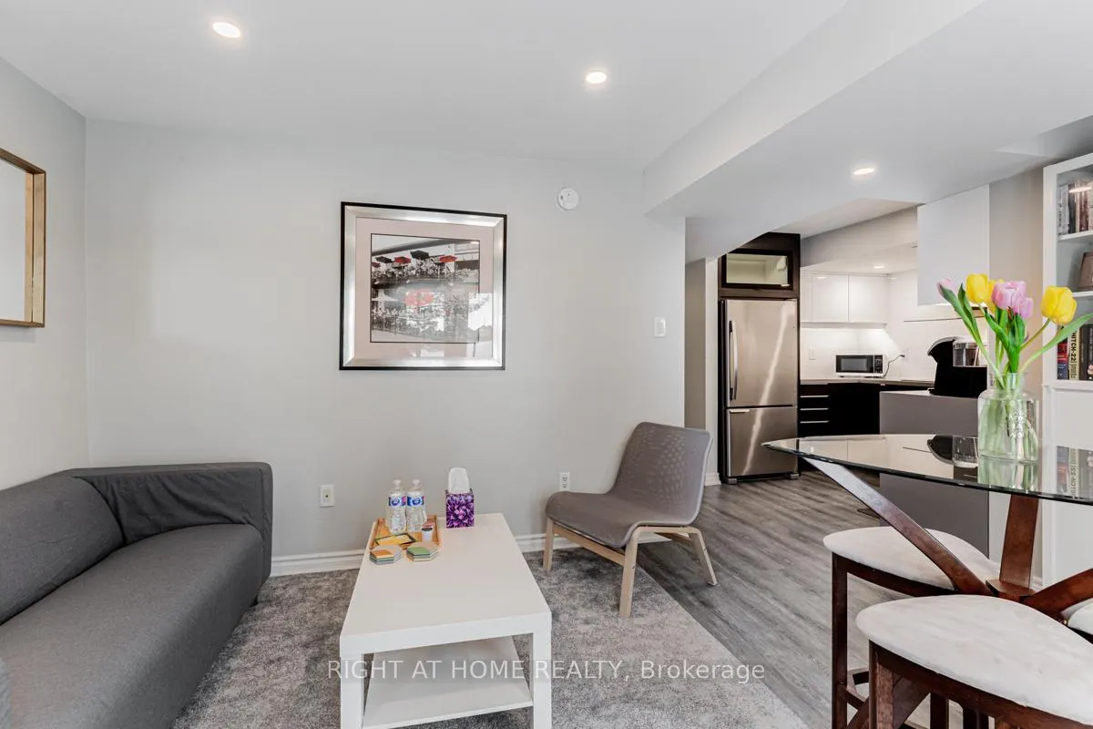 Photo 13 of 213 Kayla Crescent, Vaughan, Maple — HOMEH
