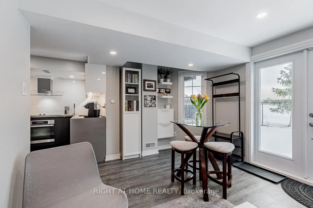 Photo 14 of 213 Kayla Crescent, Vaughan, Maple — HOMEH