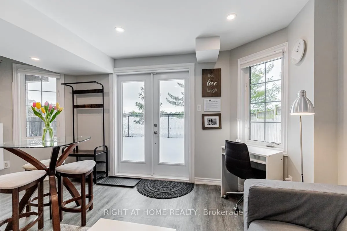 Photo 15 of 213 Kayla Crescent, Vaughan, Maple — HOMEH