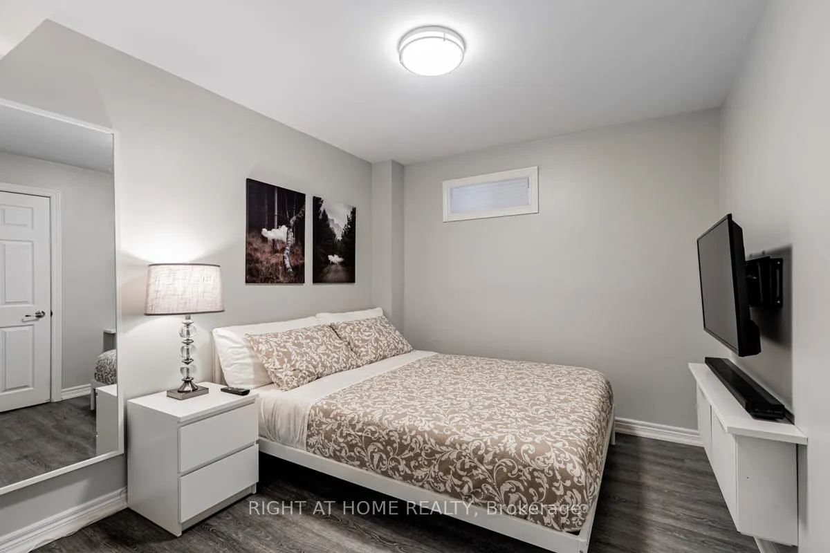 Photo 16 of 213 Kayla Crescent, Vaughan, Maple — HOMEH
