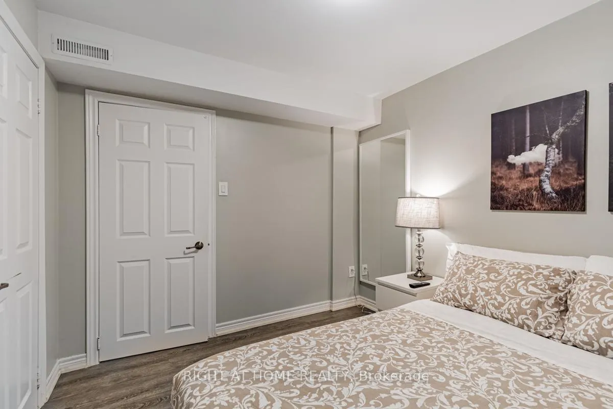 Photo 17 of 213 Kayla Crescent, Vaughan, Maple — HOMEH