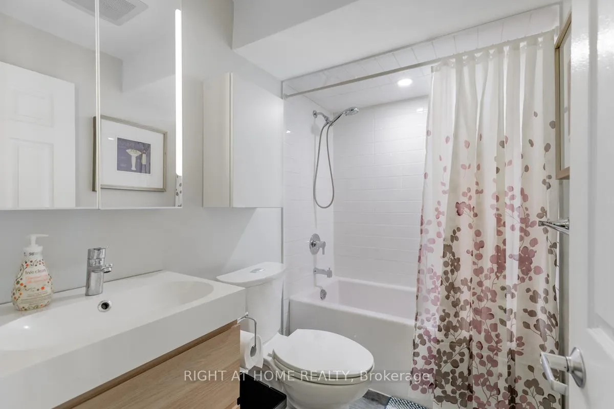 Photo 19 of 213 Kayla Crescent, Vaughan, Maple — HOMEH