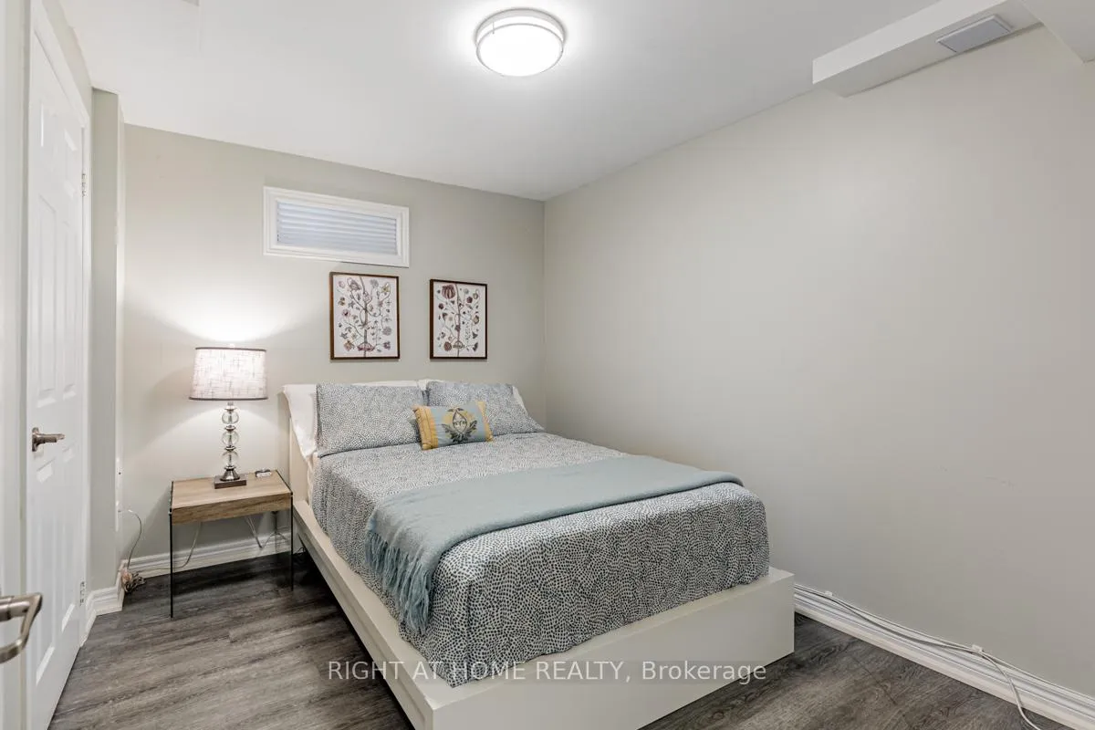 Photo 20 of 213 Kayla Crescent, Vaughan, Maple — HOMEH