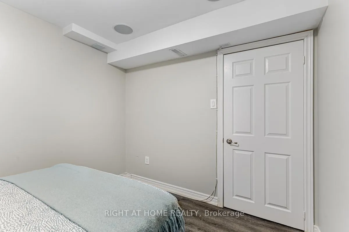Photo 21 of 213 Kayla Crescent, Vaughan, Maple — HOMEH