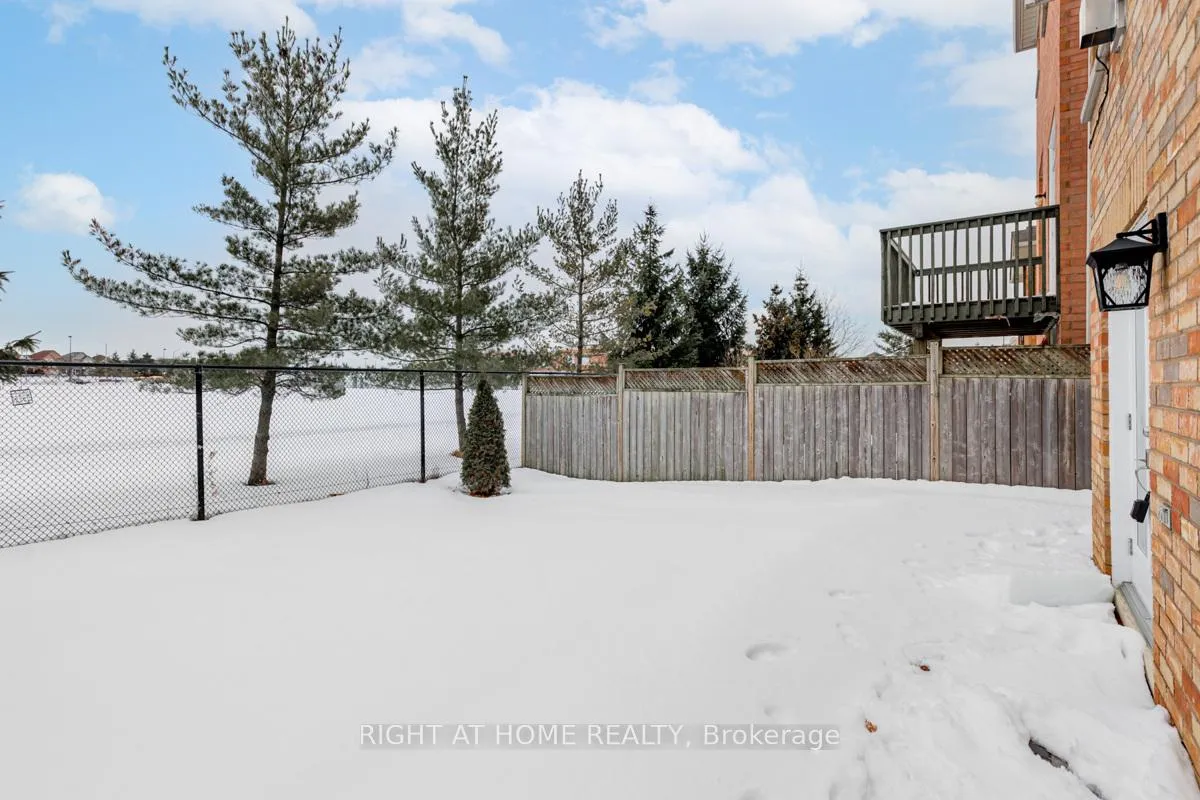 Photo 24 of 213 Kayla Crescent, Vaughan, Maple — HOMEH
