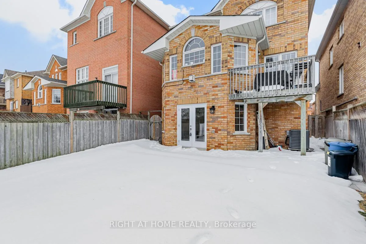 Photo 25 of 213 Kayla Crescent, Vaughan, Maple — HOMEH