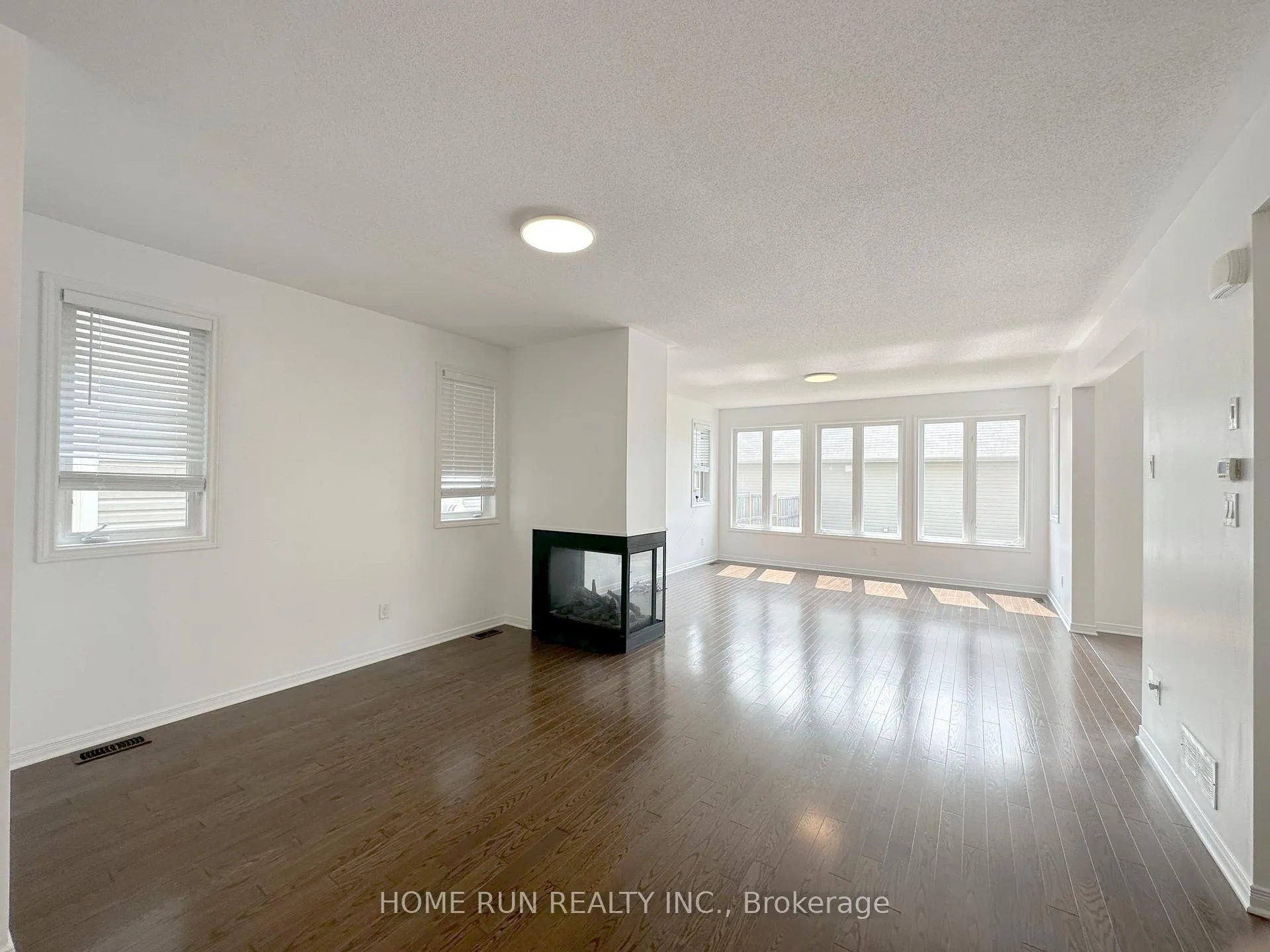 Photo 4 of 193 Balikun Heights, Ottawa, Kanata - Emerald Meadows/Trailwest — HOMEH