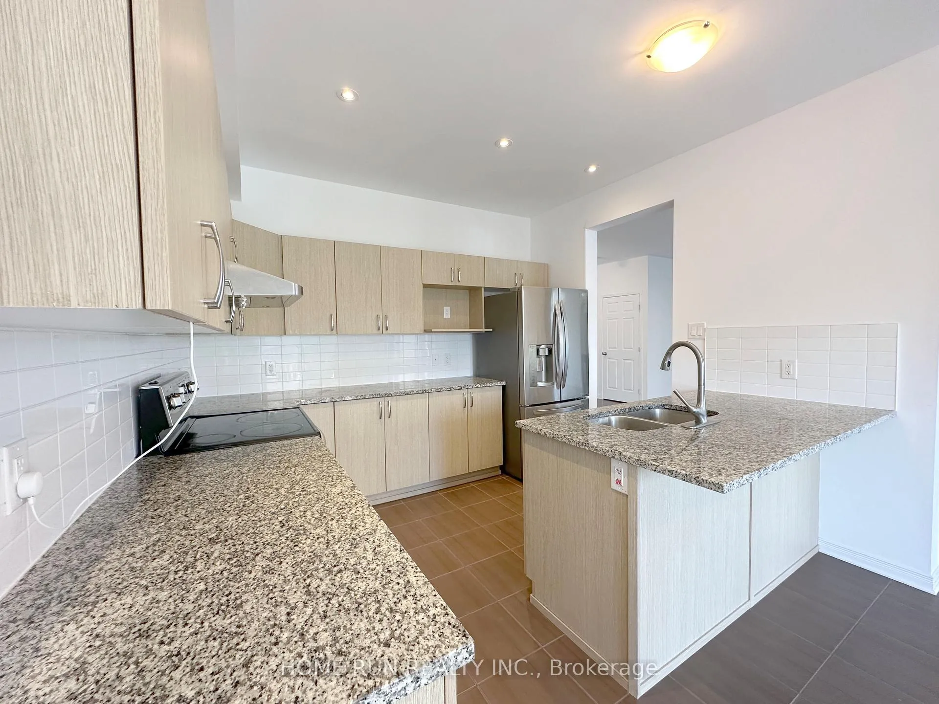 Photo 11 of 193 Balikun Heights, Ottawa, Kanata - Emerald Meadows/Trailwest — HOMEH