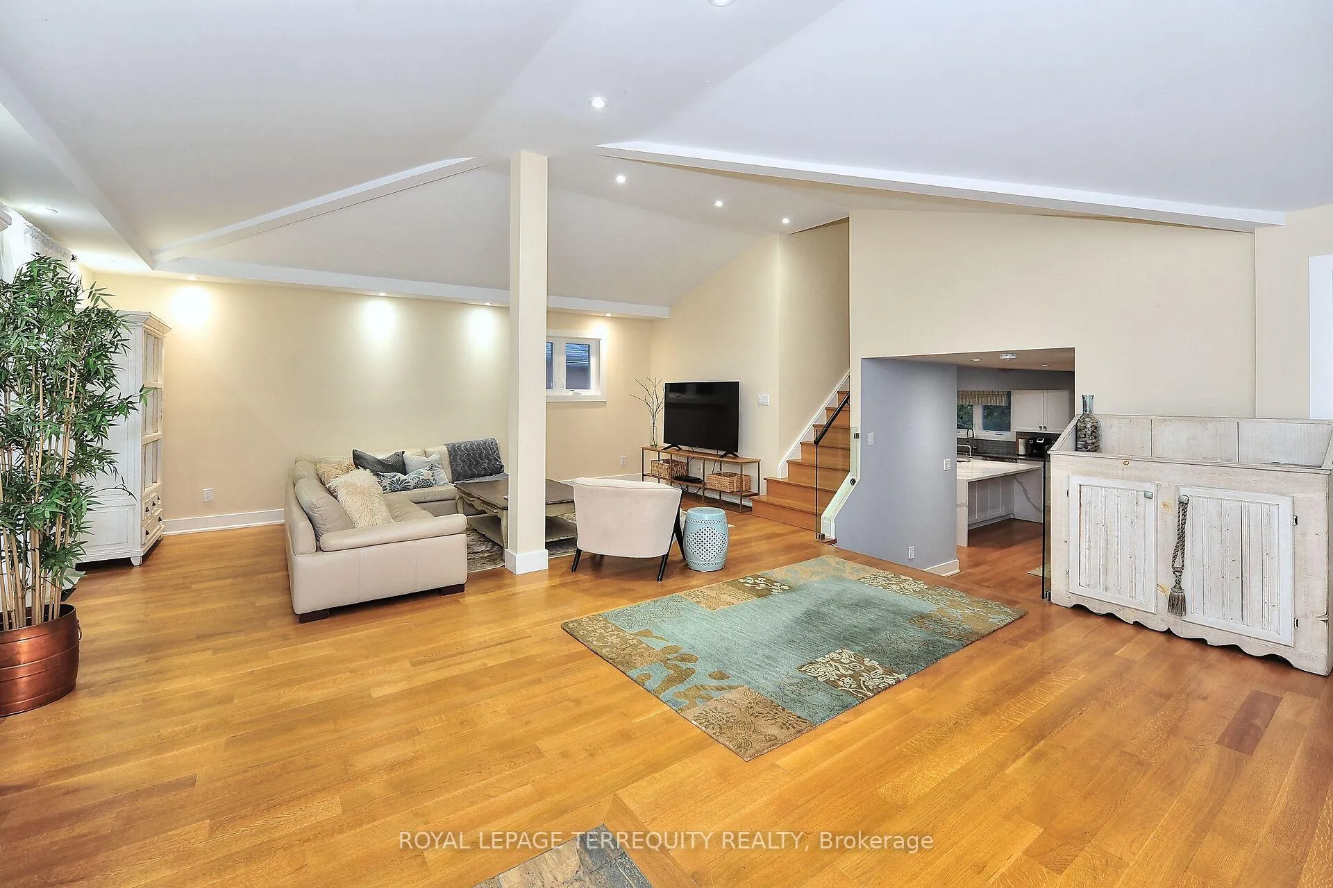Photo 3 of 34 Wildrose Crescent E, Markham, Bayview Glen — HOMEH