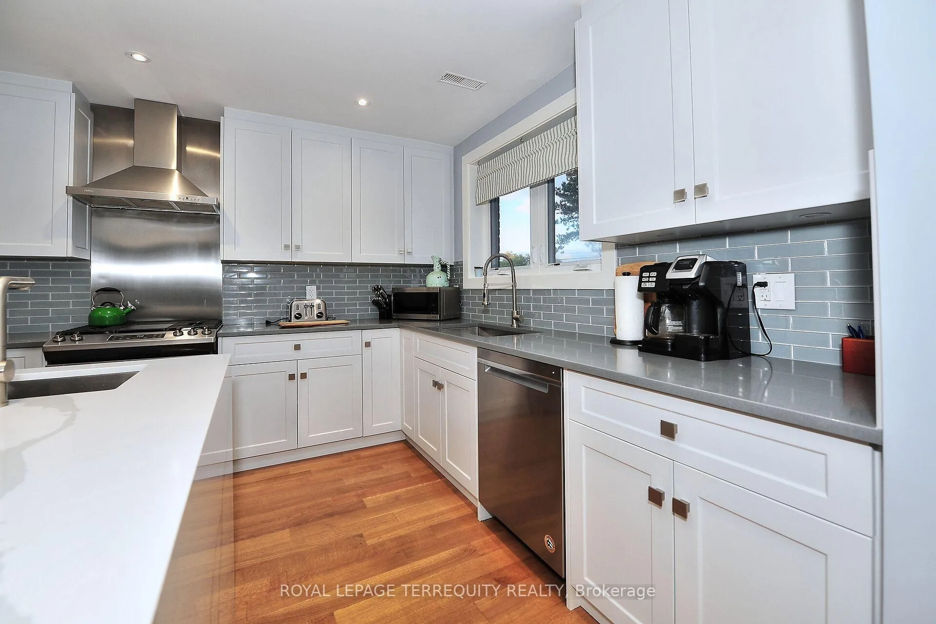 Photo 7 of 34 Wildrose Crescent E, Markham, Bayview Glen — HOMEH