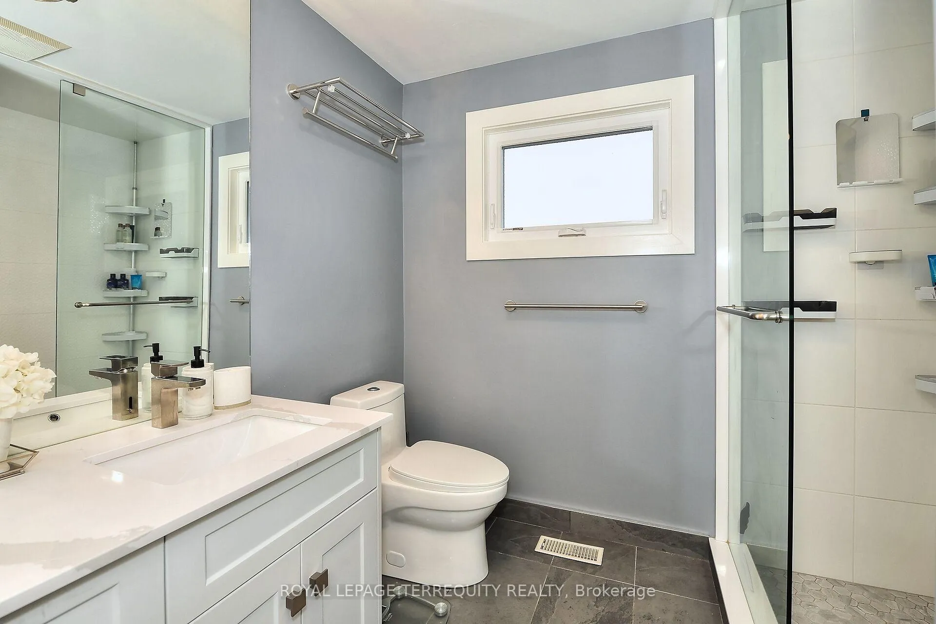 Photo 9 of 34 Wildrose Crescent E, Markham, Bayview Glen — HOMEH