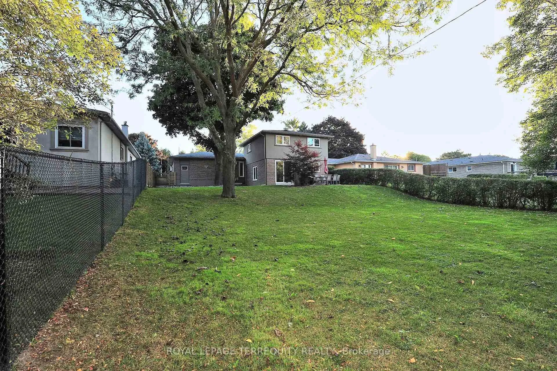 Photo 15 of 34 Wildrose Crescent E, Markham, Bayview Glen — HOMEH
