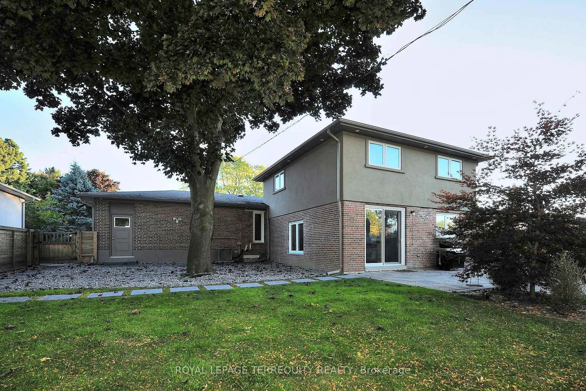 Photo 17 of 34 Wildrose Crescent E, Markham, Bayview Glen — HOMEH
