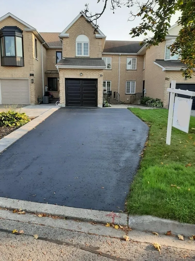 Photo 2 of 19 Ross Linton Drive, Aurora, Aurora Highlands — HOMEH
