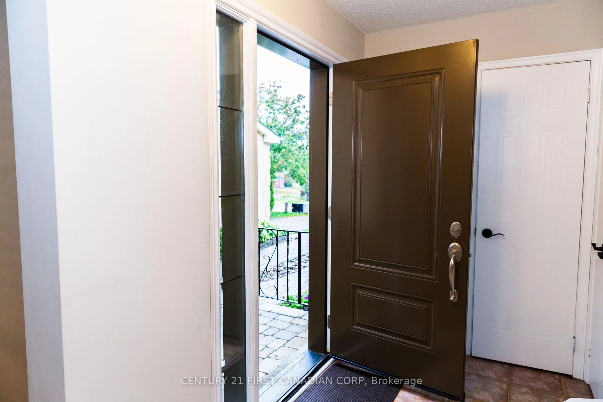 Photo 4 of 19 Ross Linton Drive, Aurora, Aurora Highlands — HOMEH