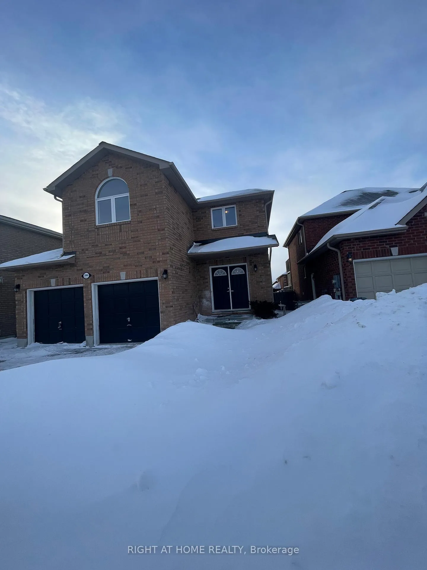 Photo 4 of 2084 Osbond Road E, Innisfil, Alcona — HOMEH