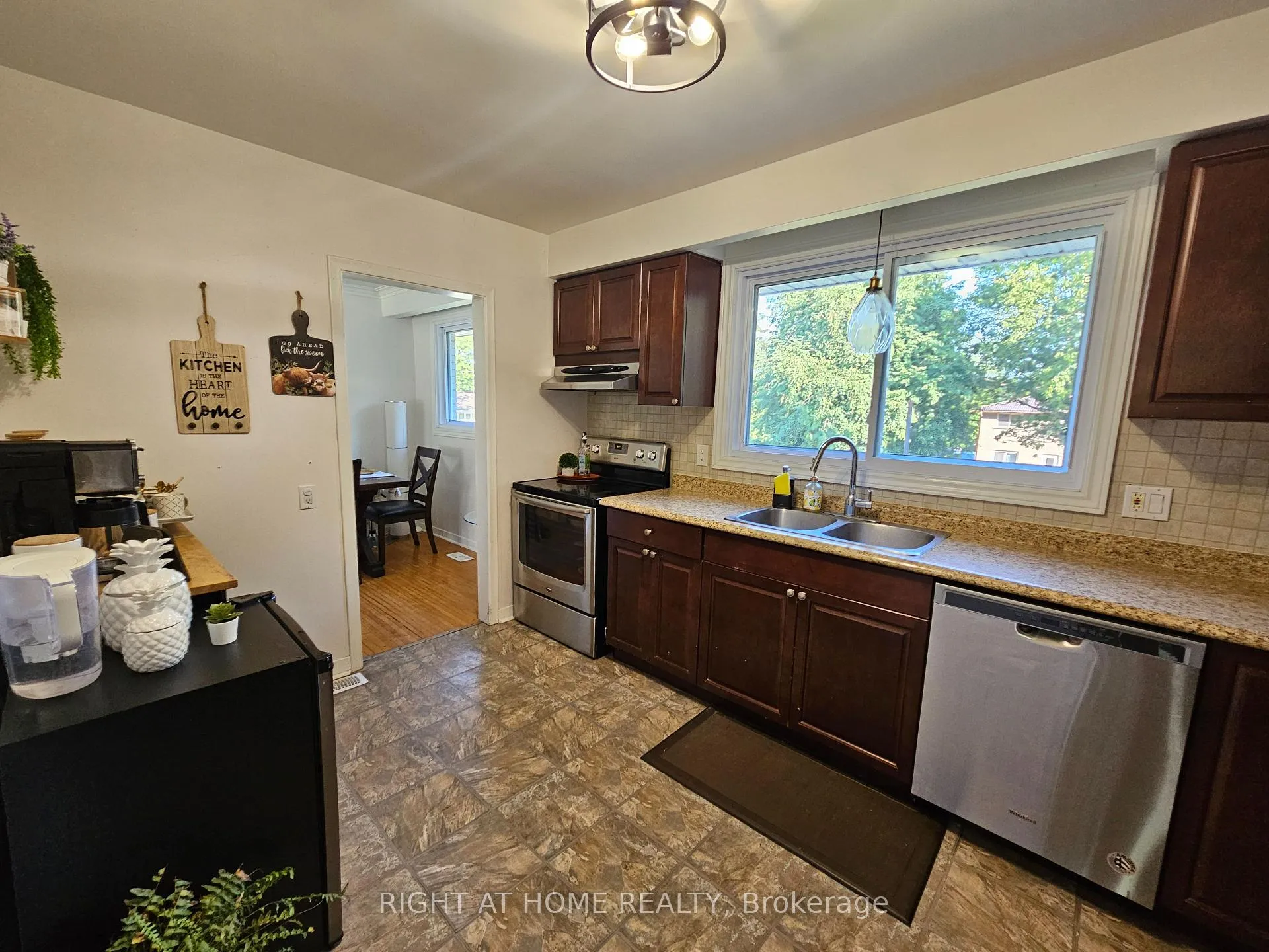 Photo 10 of 63 Cundles Road E, Barrie, Cundles East — HOMEH