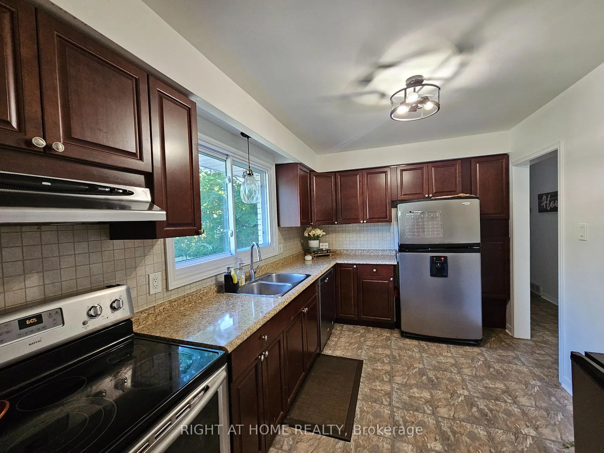 Photo 11 of 63 Cundles Road E, Barrie, Cundles East — HOMEH