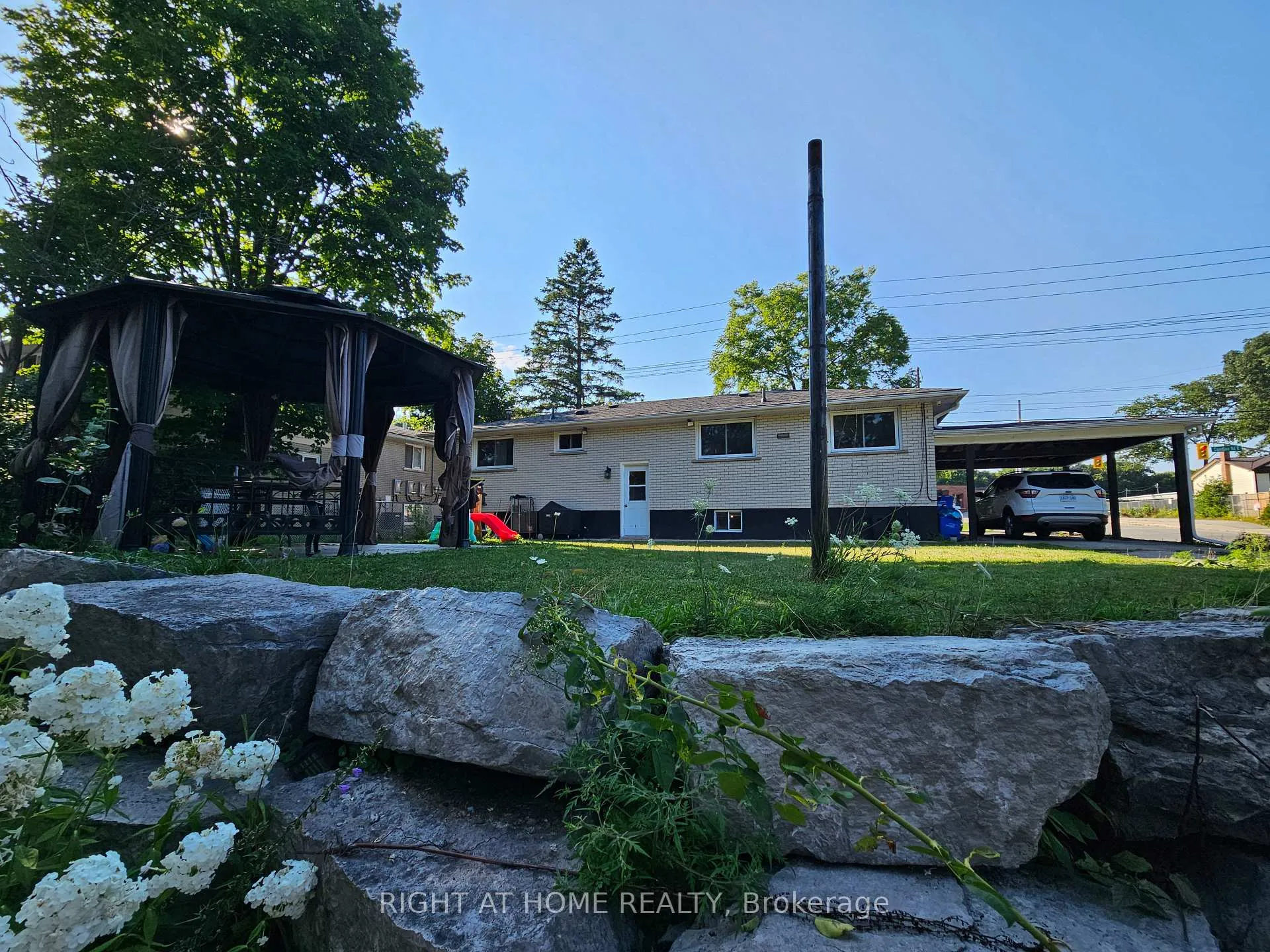 Photo 17 of 63 Cundles Road E, Barrie, Cundles East — HOMEH