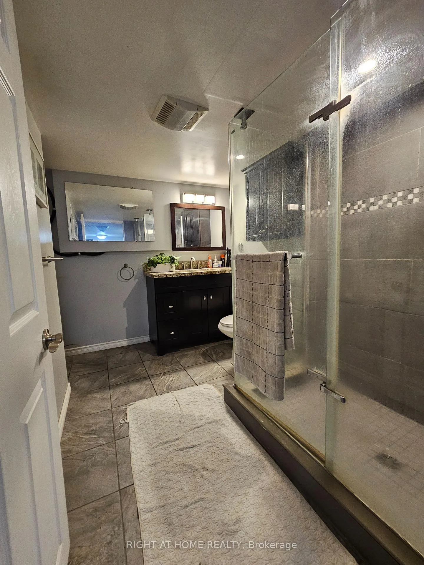 Photo 23 of 63 Cundles Road E, Barrie, Cundles East — HOMEH