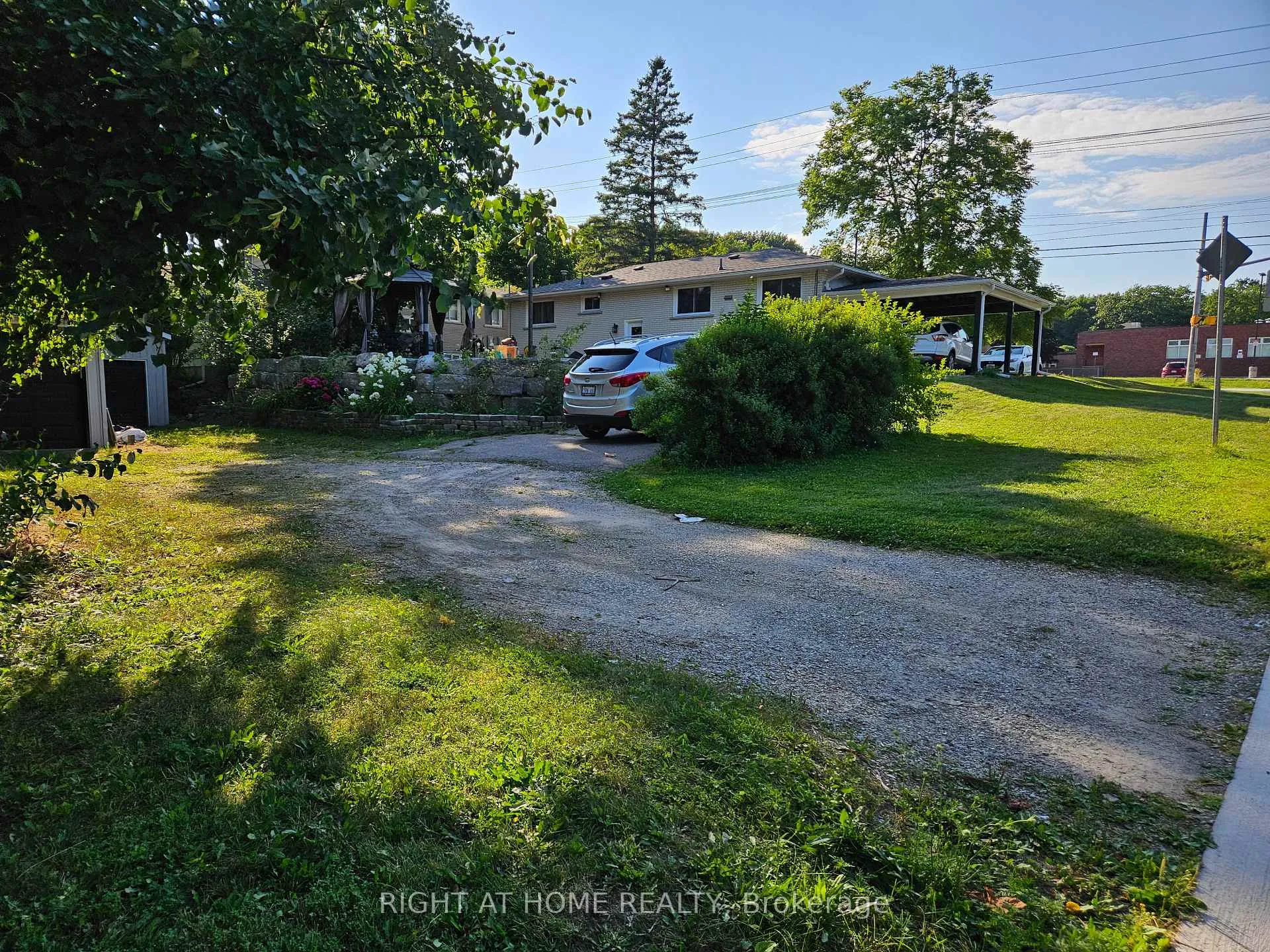 Photo 24 of 63 Cundles Road E, Barrie, Cundles East — HOMEH