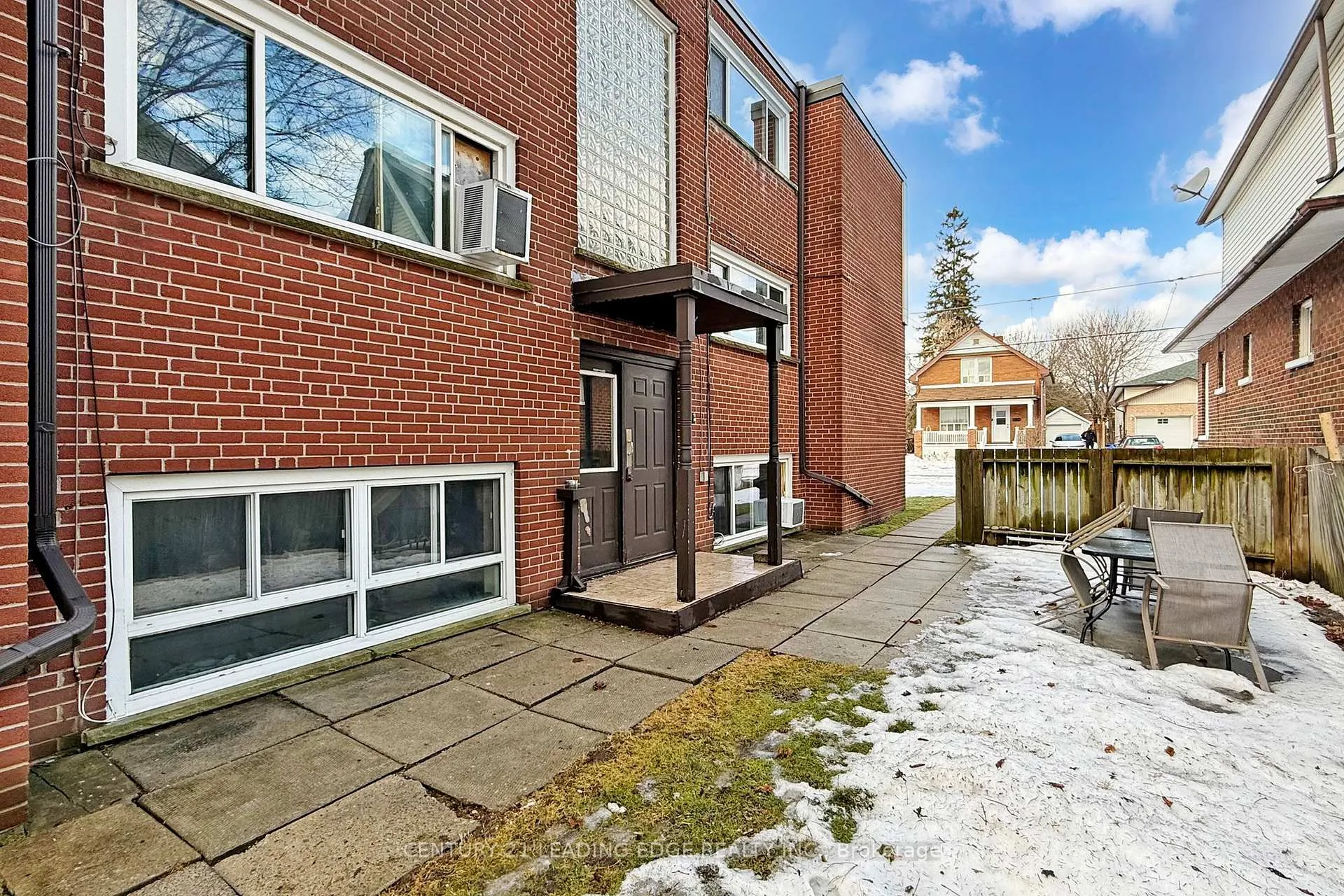 Photo 8 of Unit 6, 97 Elgin Street W, Oshawa, O'Neill — HOMEH