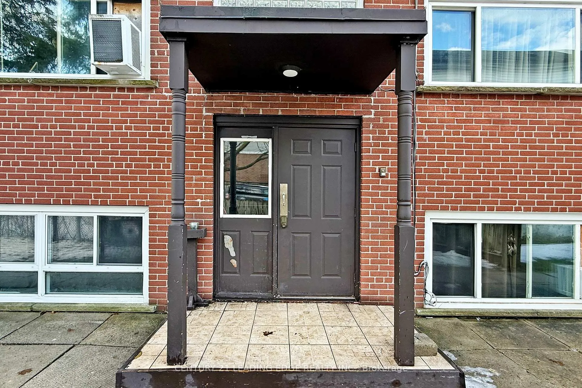 Photo 9 of Unit 6, 97 Elgin Street W, Oshawa, O'Neill — HOMEH