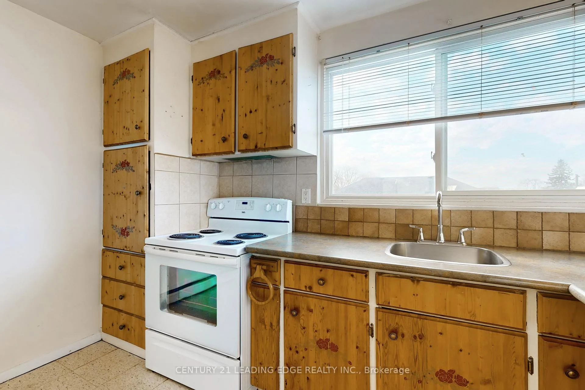 Photo 21 of Unit 6, 97 Elgin Street W, Oshawa, O'Neill — HOMEH