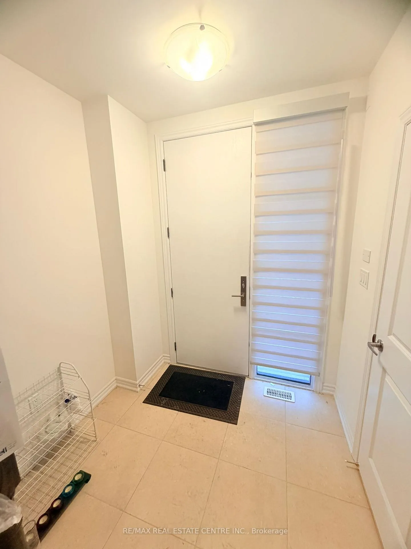 Photo 3 of 298 Carnwith Drive E, Whitby, Brooklin — HOMEH
