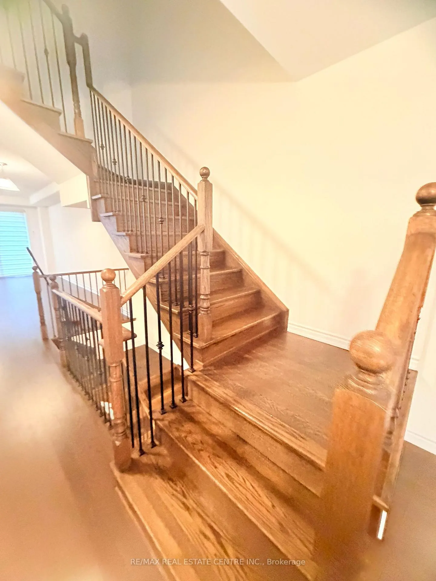 Photo 7 of 298 Carnwith Drive E, Whitby, Brooklin — HOMEH