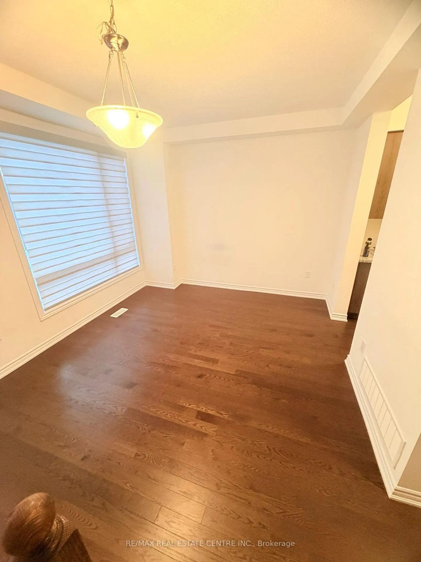 Photo 8 of 298 Carnwith Drive E, Whitby, Brooklin — HOMEH