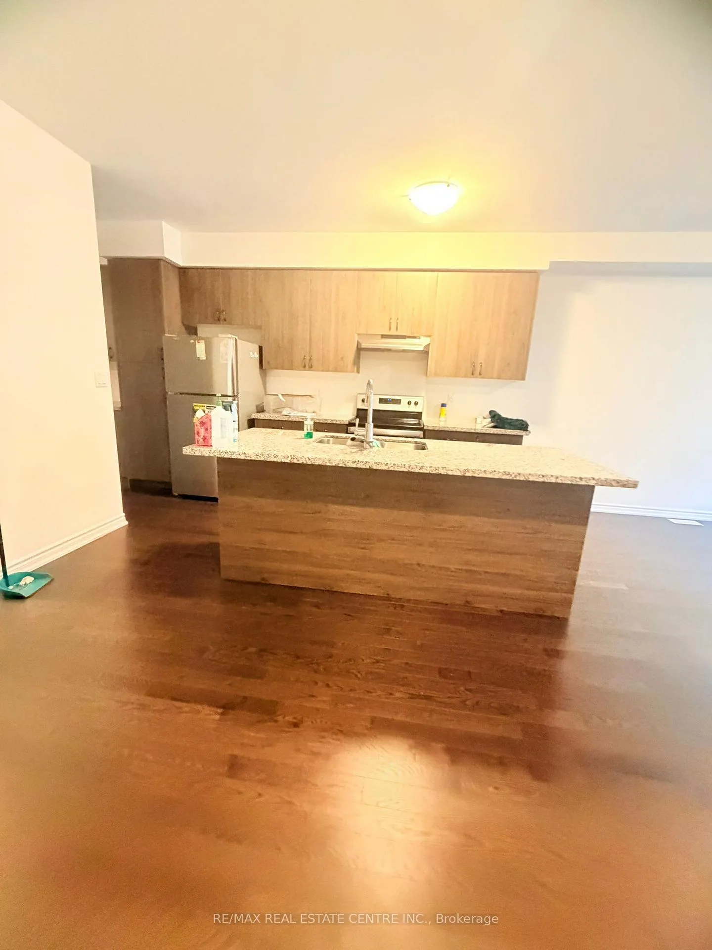 Photo 20 of 298 Carnwith Drive E, Whitby, Brooklin — HOMEH