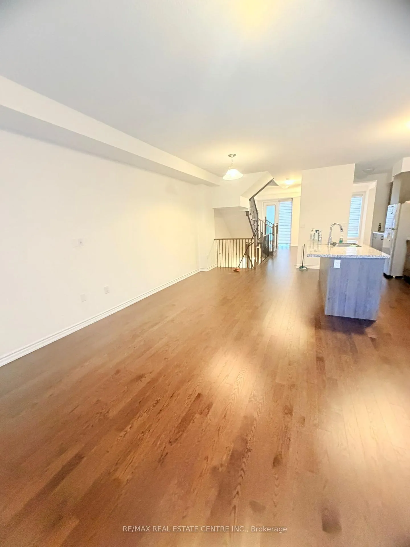 Photo 24 of 298 Carnwith Drive E, Whitby, Brooklin — HOMEH