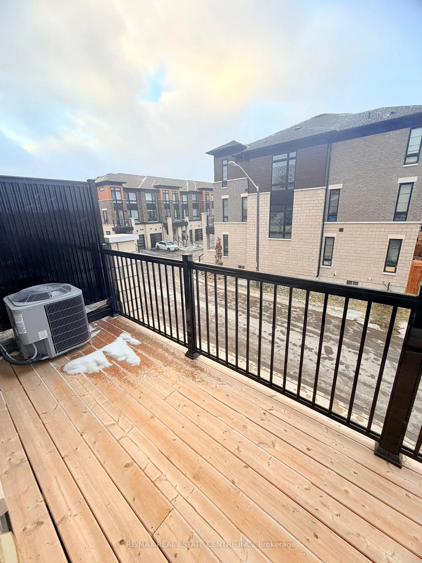 Photo 26 of 298 Carnwith Drive E, Whitby, Brooklin — HOMEH