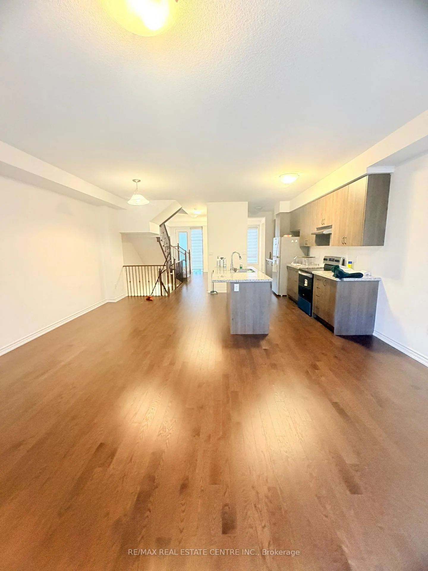 Photo 27 of 298 Carnwith Drive E, Whitby, Brooklin — HOMEH