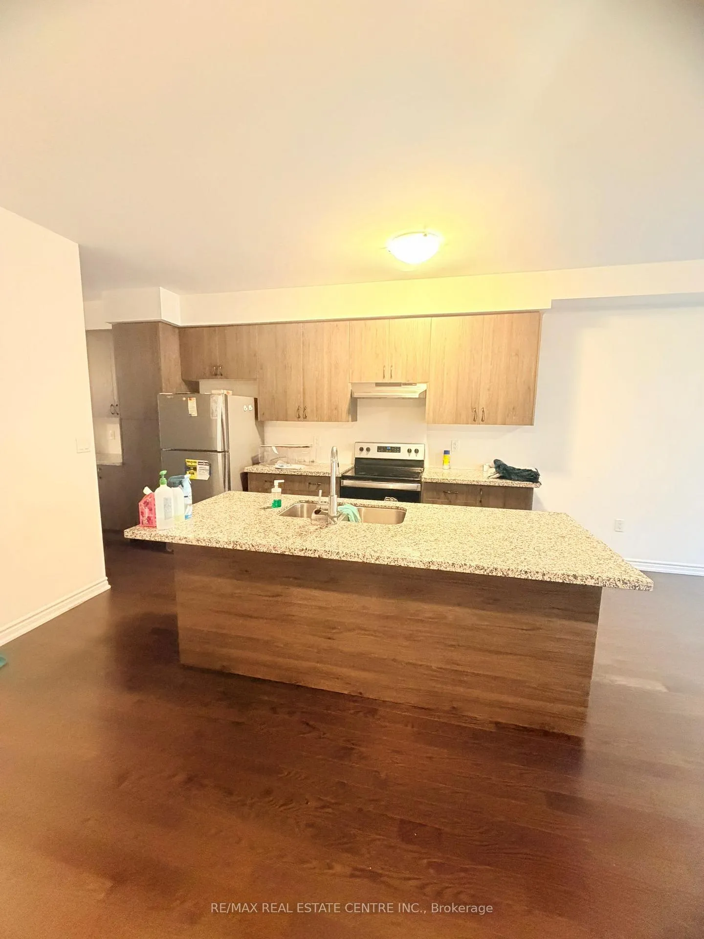 Photo 28 of 298 Carnwith Drive E, Whitby, Brooklin — HOMEH