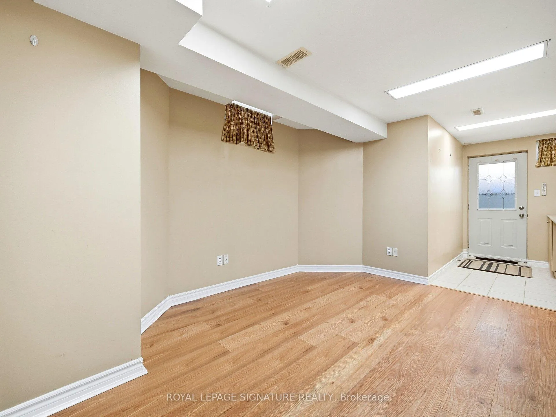Photo 11 of Unit 2, 29 Ocean Avenue, Vaughan, Vellore Village — HOMEH