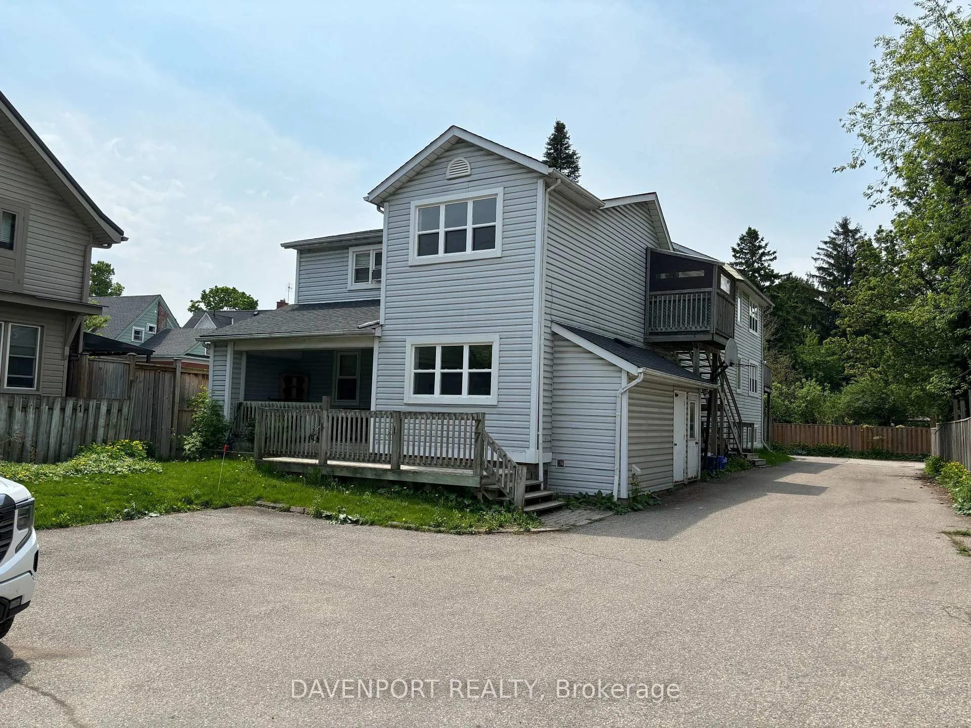 Front of 77 Lancaster Street W