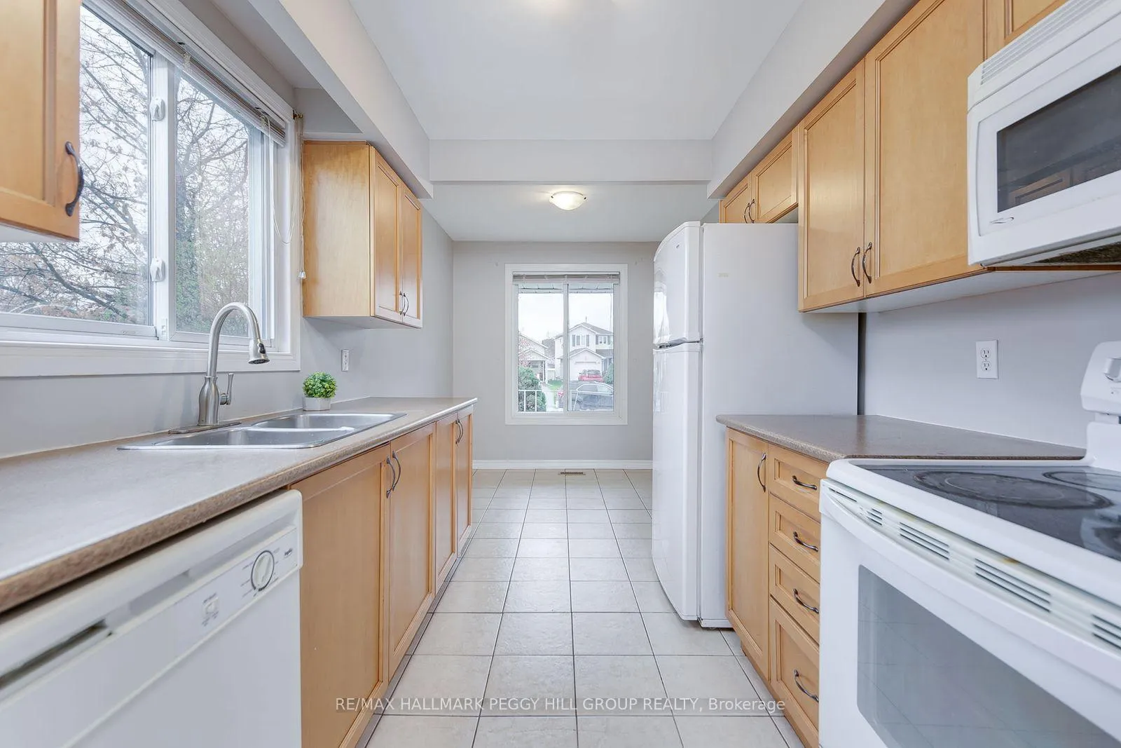 Photo 2 of 14 D'Ambrosio Drive, Barrie, Painswick North — HOMEH