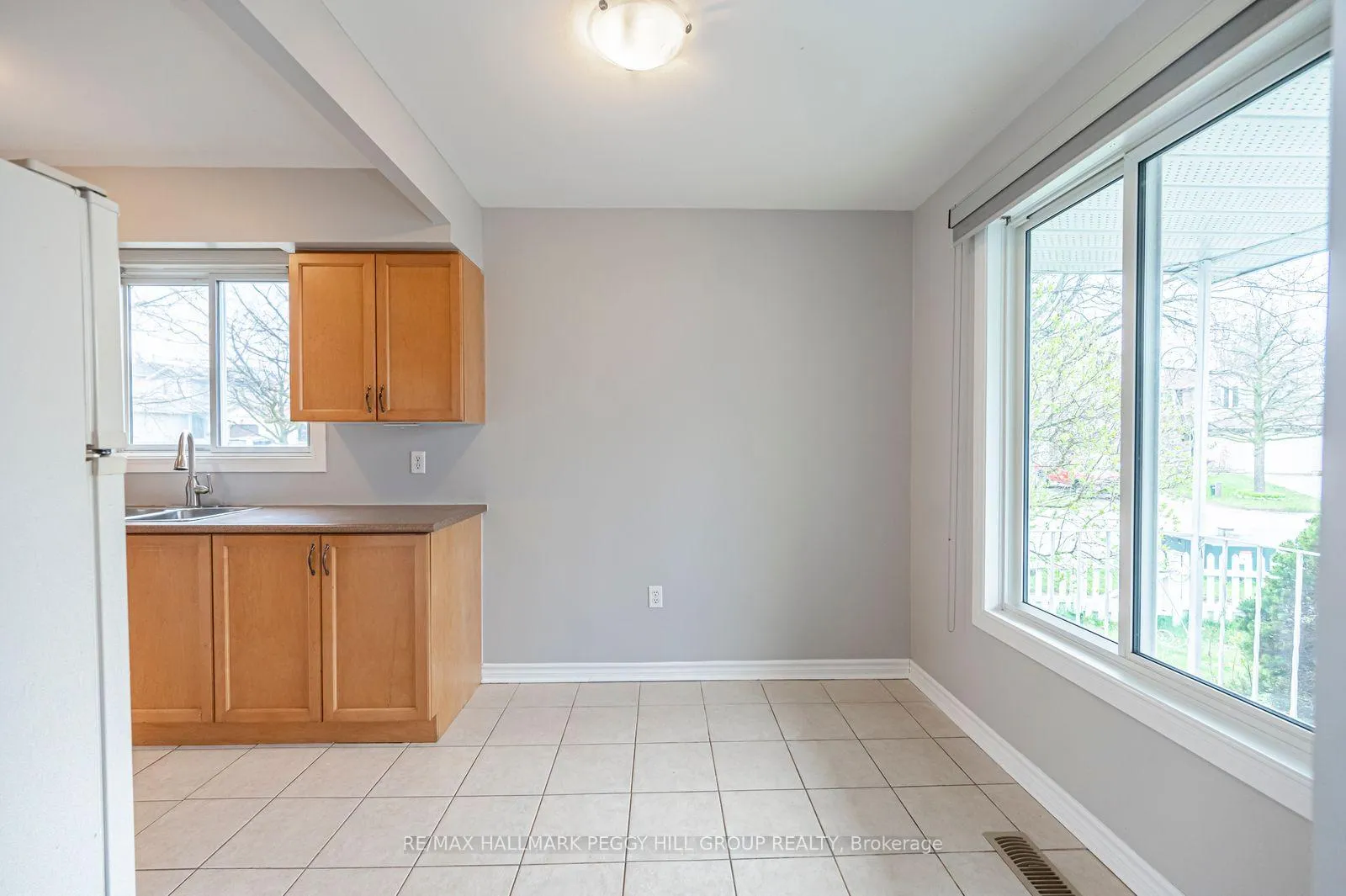 Photo 3 of 14 D'Ambrosio Drive, Barrie, Painswick North — HOMEH