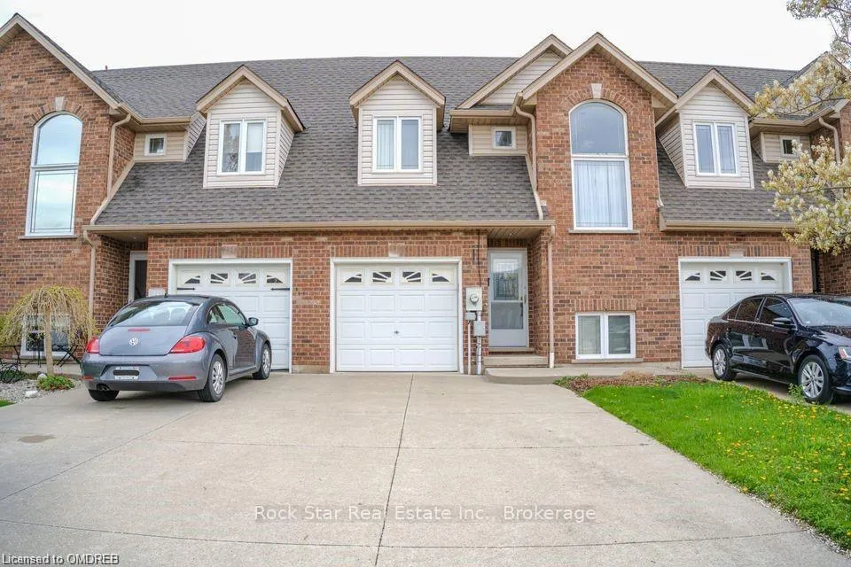 Photo 2 of 21 Bluegrass Crescent, St. Catharines, Oakdale — HOMEH