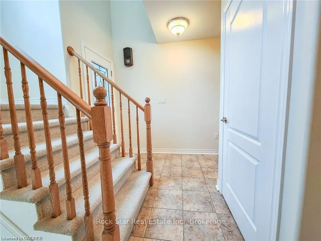 Photo 4 of 21 Bluegrass Crescent, St. Catharines, Oakdale — HOMEH