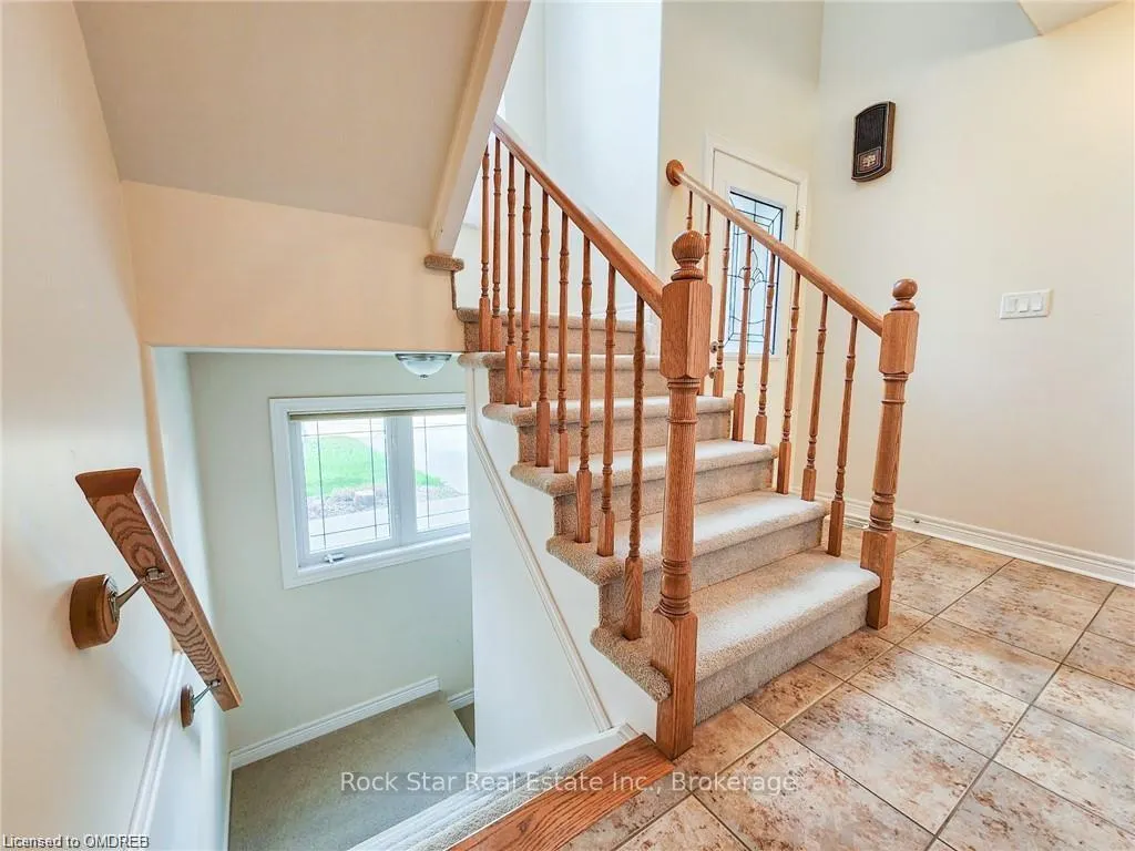Photo 5 of 21 Bluegrass Crescent, St. Catharines, Oakdale — HOMEH