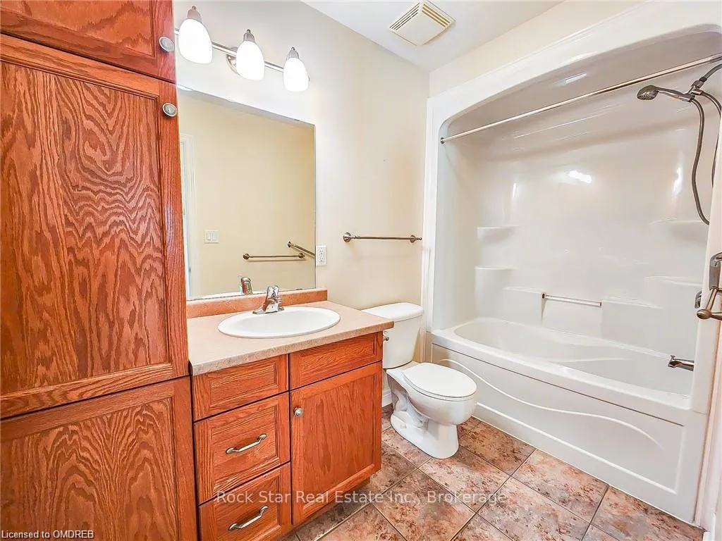 Photo 8 of 21 Bluegrass Crescent, St. Catharines, Oakdale — HOMEH