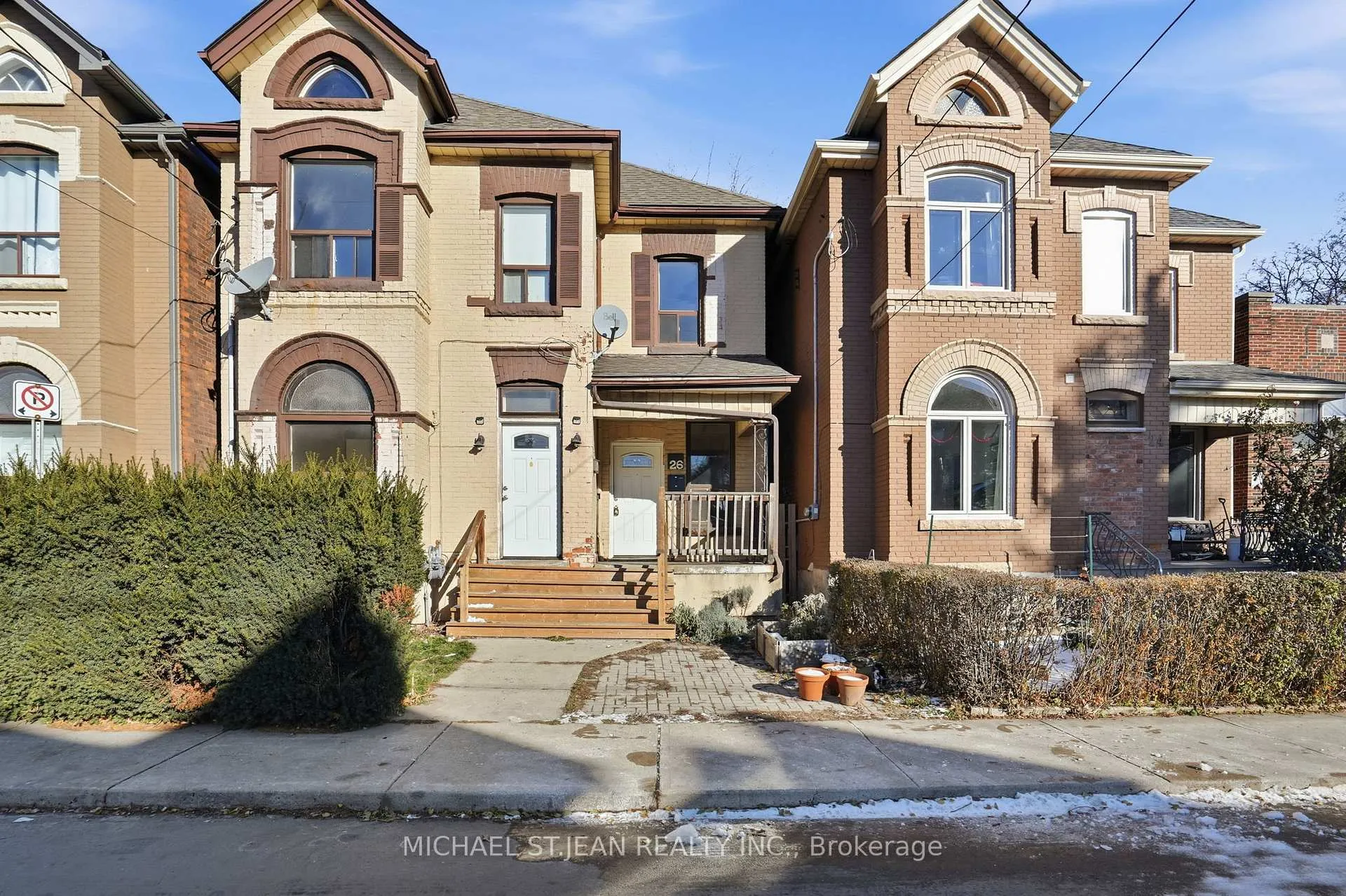Front of Unit Lower, 26 Murray Street W